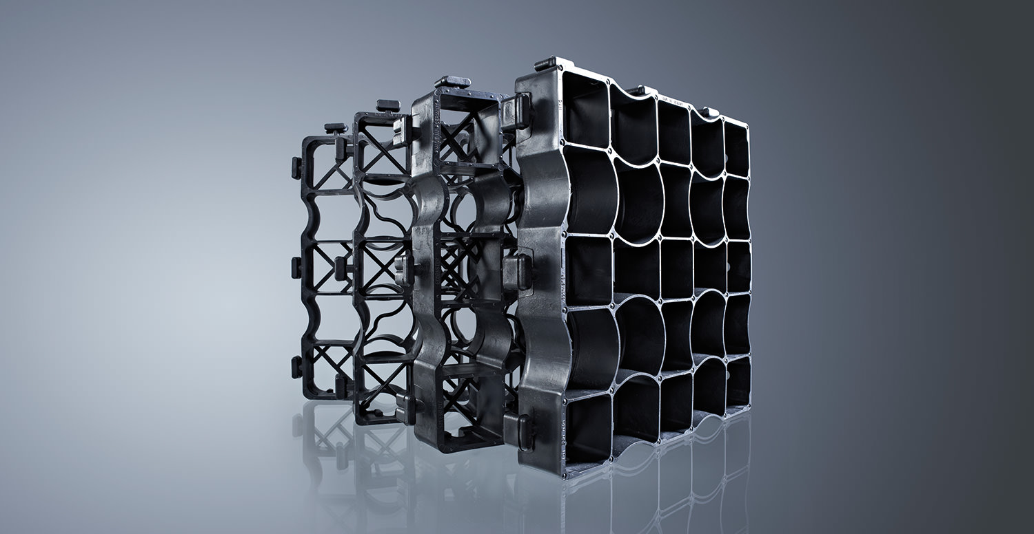 Zu sehen ist eine Aufnahme mehrerer ECORASTER Bodengitter